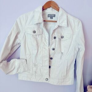 Trendy Distressed White Denim Jacket size Small 💫